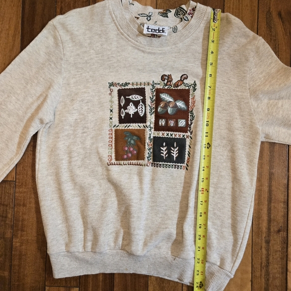 Vintage Embroidered Teddi Cream Sweater with Leaf Pattern - Picture 4 of 7